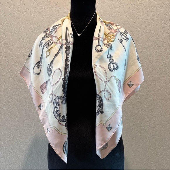 Hermes Scarf Printed  Silk 100% 34x34” with box - Picture 10 of 11